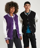 awd is Varsity jacket unisex met ribben boord en drukknoopsluiting