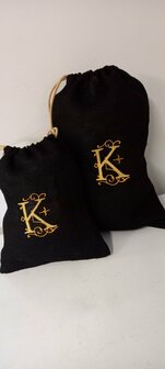 jute zak met gouden sierletter