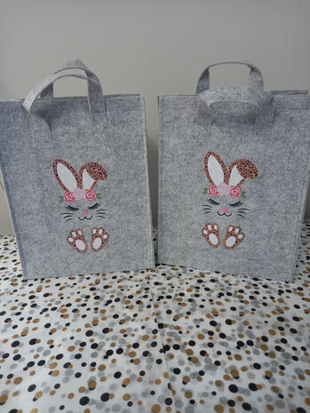 Vilten tasje lichtgrijs met haasje Pasen 23x10x33 cm voor eieren zoeken